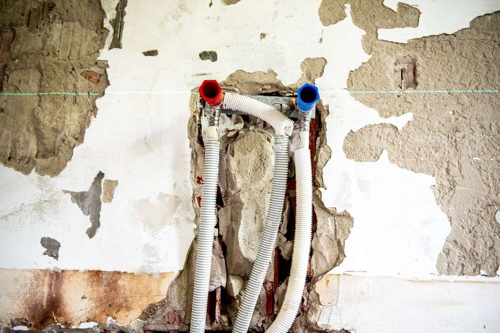 exposed wall plumbing pipes